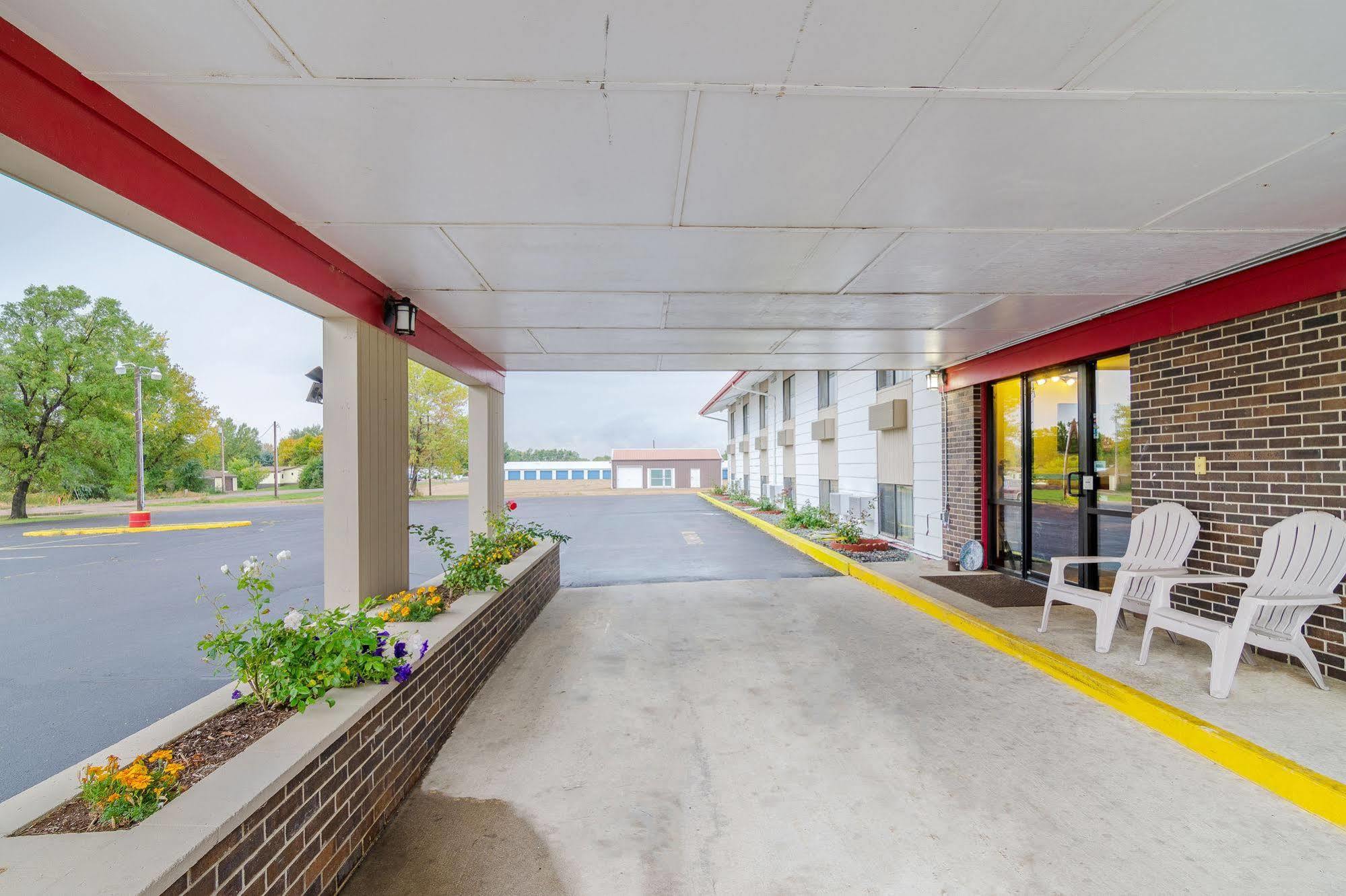 Rodeway Inn Mitchell Exterior foto